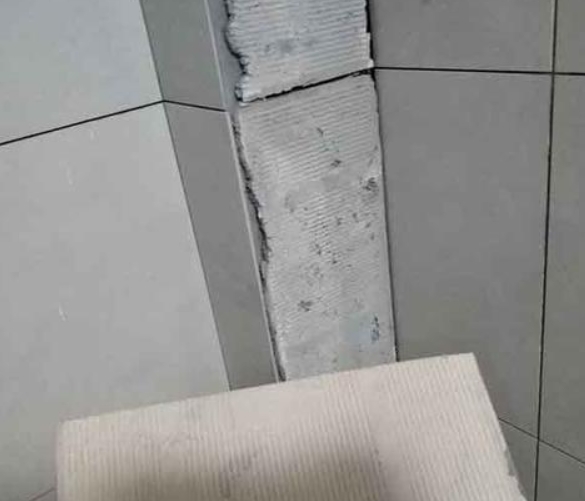 黄陂瓷砖空鼓维修公司分享下厨房瓷砖脱落的补救措施。